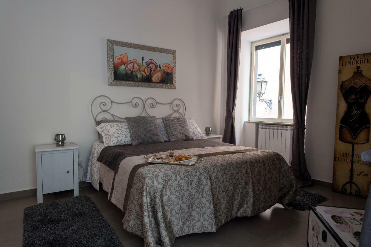 Casa Vacanza "Al Vicolo Delle Colonne" Salerno Eksteriør billede