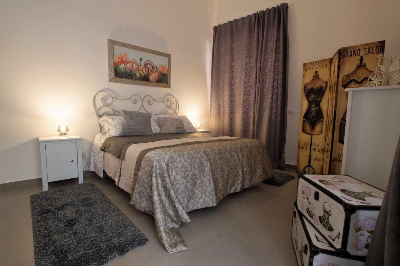 Casa Vacanza "Al Vicolo Delle Colonne" Salerno Eksteriør billede