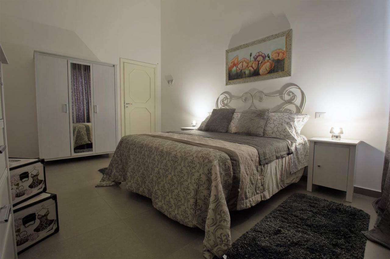 Casa Vacanza "Al Vicolo Delle Colonne" Salerno Eksteriør billede
