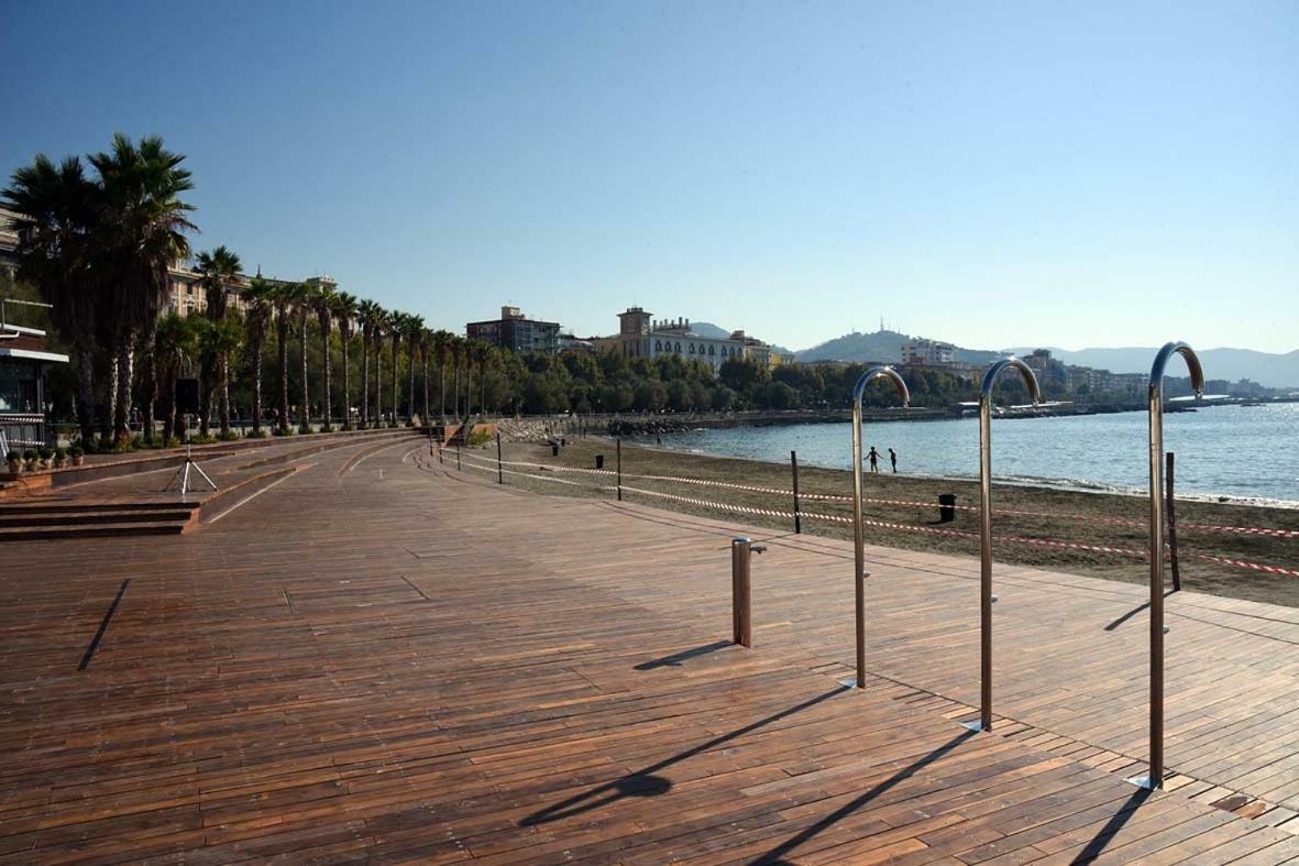 Casa Vacanza "Al Vicolo Delle Colonne" Salerno Eksteriør billede