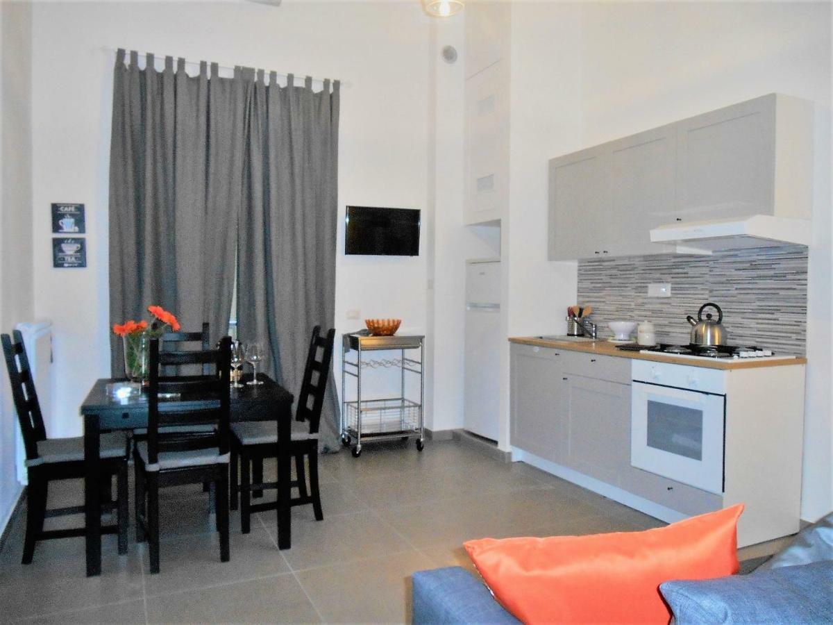 Casa Vacanza "Al Vicolo Delle Colonne" Salerno Eksteriør billede