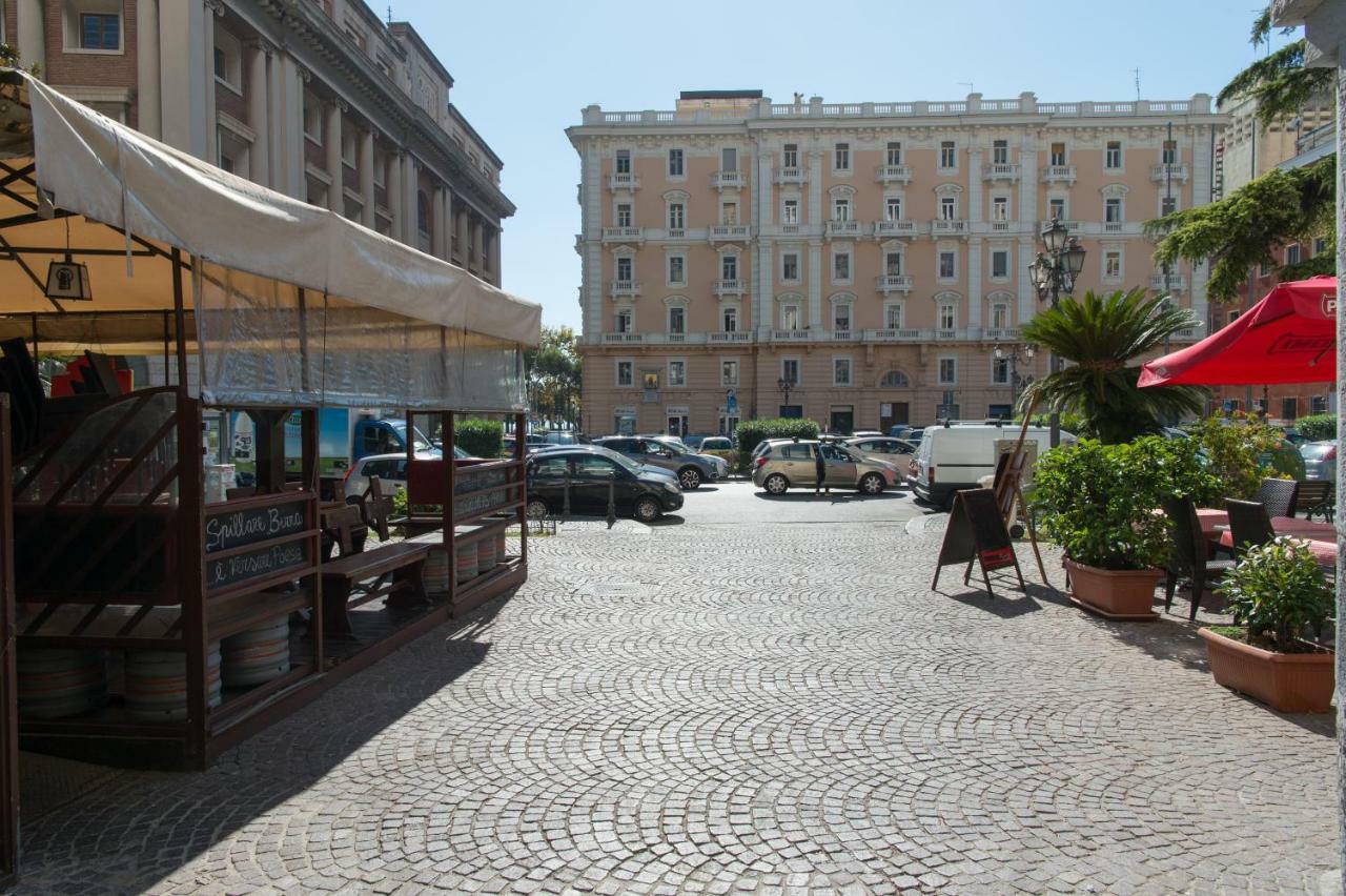 Casa Vacanza "Al Vicolo Delle Colonne" Salerno Eksteriør billede