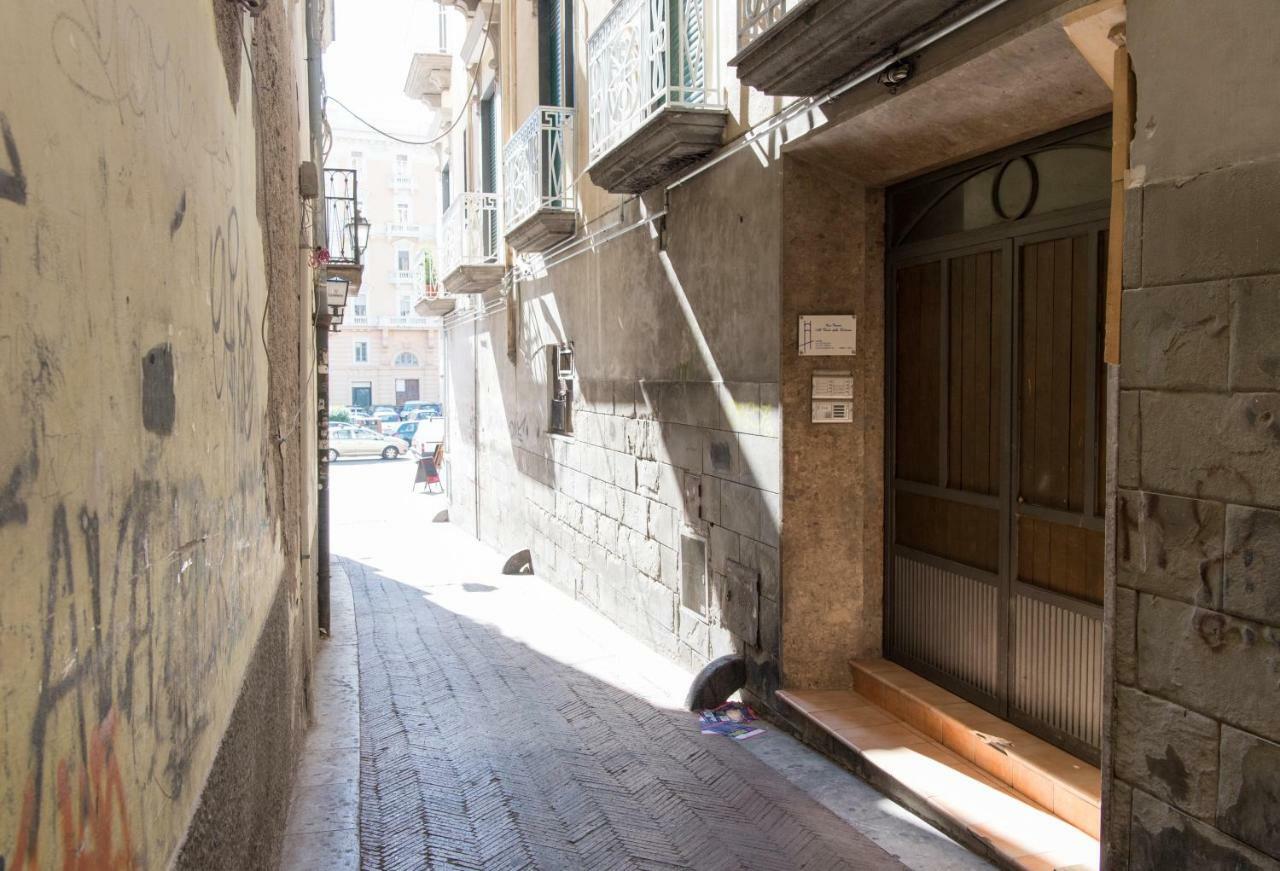 Casa Vacanza "Al Vicolo Delle Colonne" Salerno Eksteriør billede