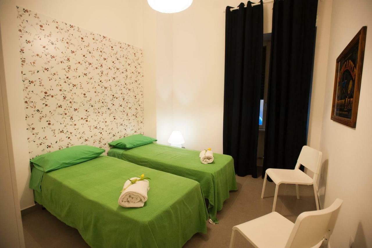 Casa Vacanza "Al Vicolo Delle Colonne" Salerno Eksteriør billede
