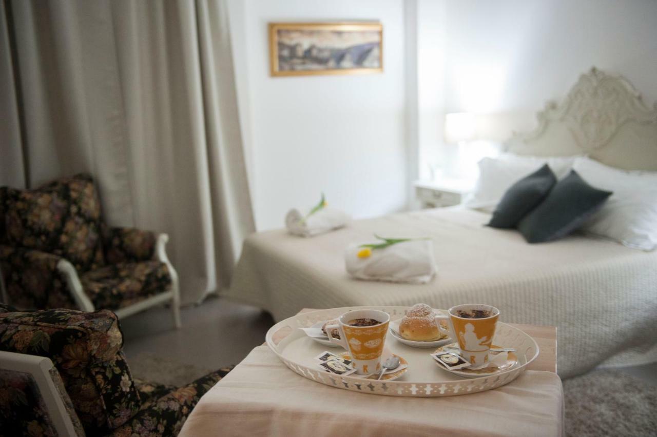 Casa Vacanza "Al Vicolo Delle Colonne" Salerno Eksteriør billede