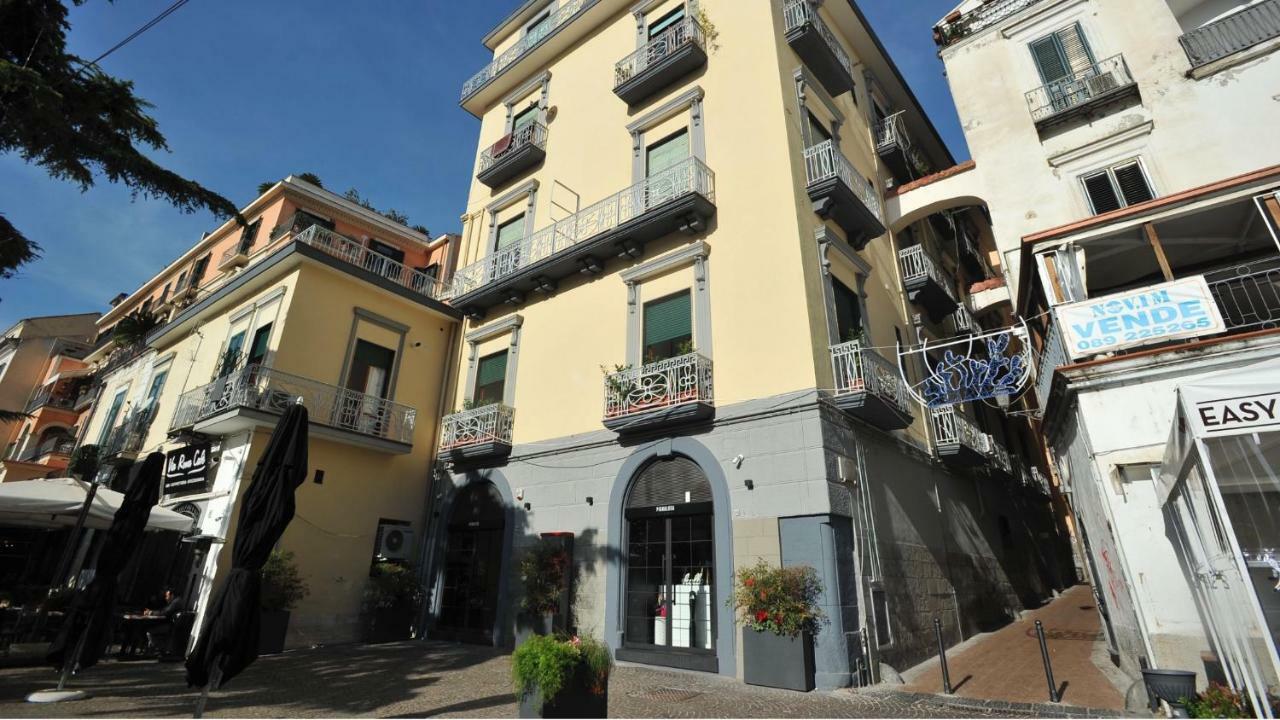 Casa Vacanza "Al Vicolo Delle Colonne" Salerno Eksteriør billede