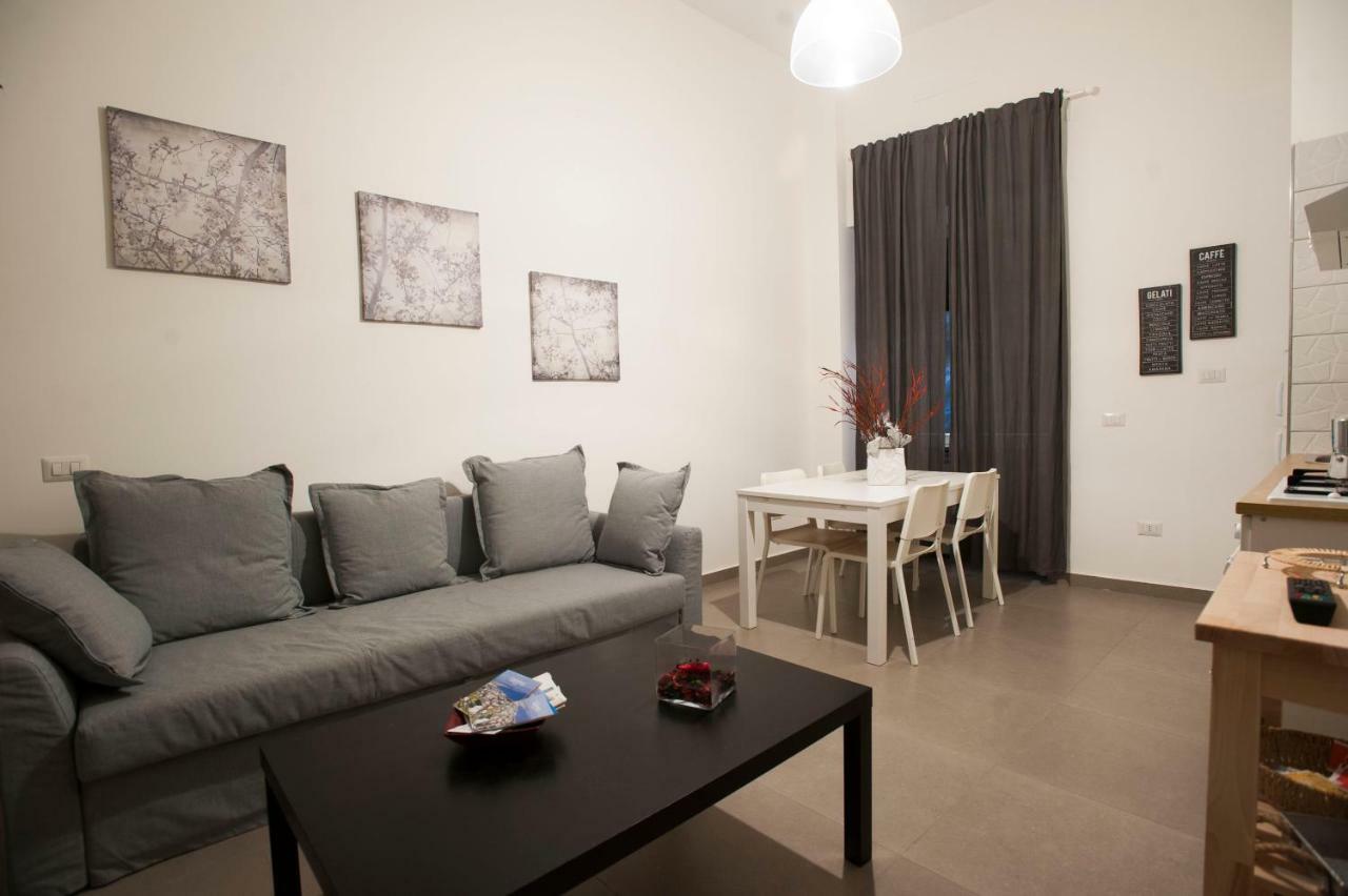 Casa Vacanza "Al Vicolo Delle Colonne" Salerno Eksteriør billede