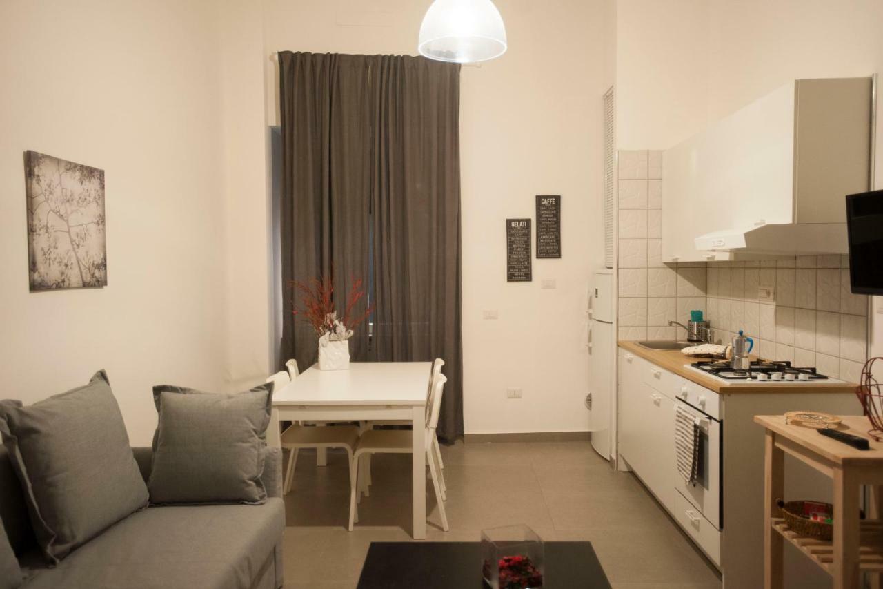 Casa Vacanza "Al Vicolo Delle Colonne" Salerno Eksteriør billede