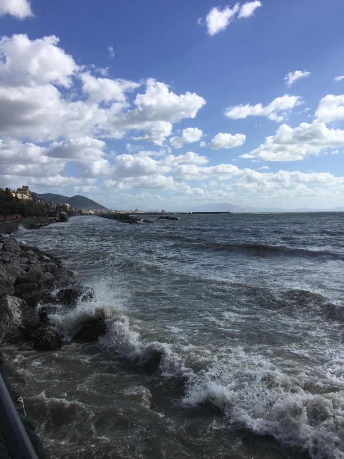 Casa Vacanza "Al Vicolo Delle Colonne" Salerno Eksteriør billede
