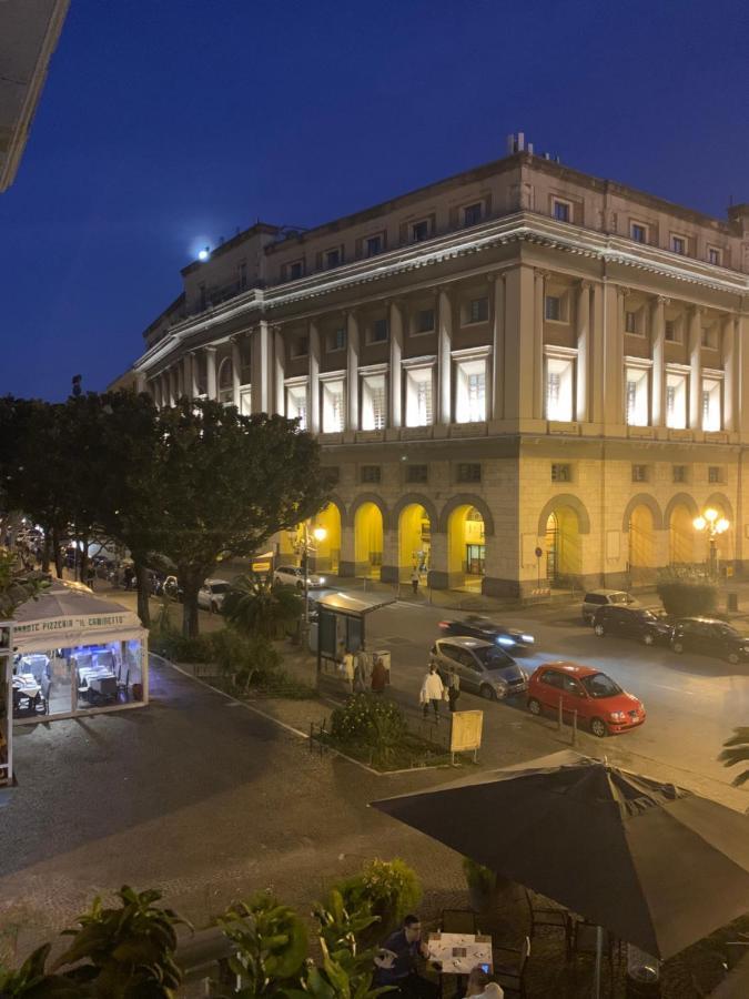 Casa Vacanza "Al Vicolo Delle Colonne" Salerno Eksteriør billede
