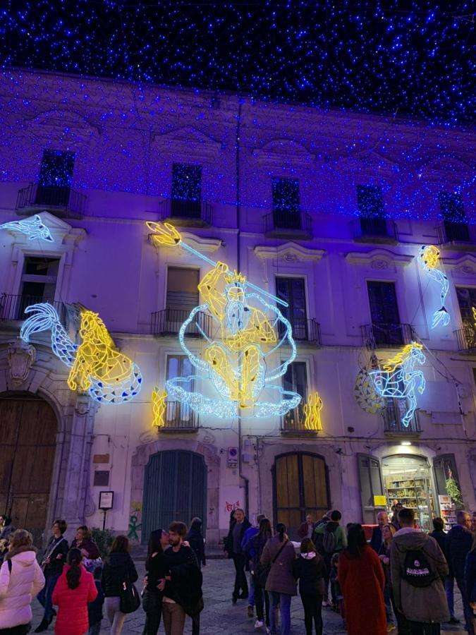Casa Vacanza "Al Vicolo Delle Colonne" Salerno Eksteriør billede